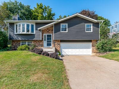 1970 Hollow View Dr, Bettendorf, IA, 52722