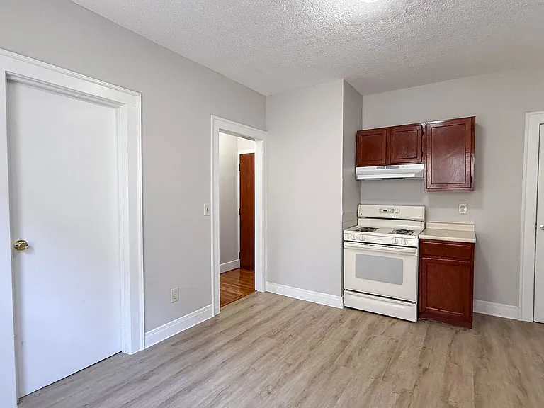 450 Barbour St — Photo 12