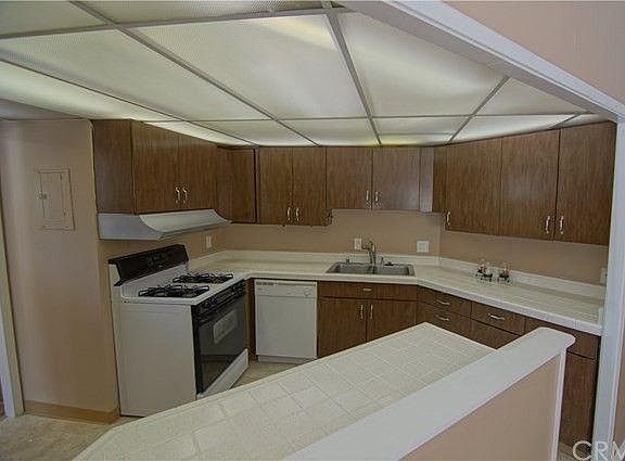 5th image of 1323 N Spurgeon St