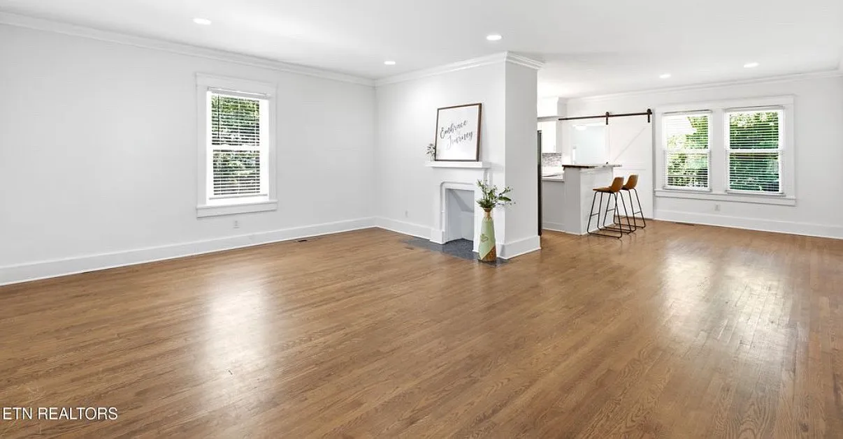 2 bed, 1049 sqft, $1,800 — Photo 3