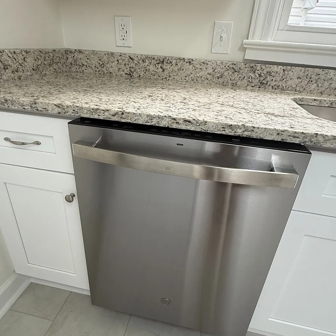 2 bed, 990 sqft, $1,975 — Photo 4