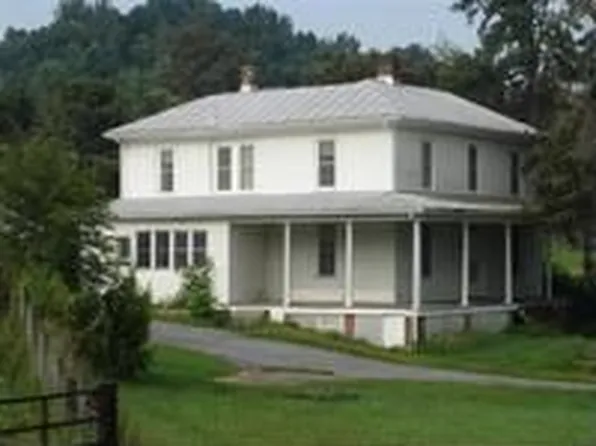 34 Carson Mill Rd, Steeles Tavern, VA 24476