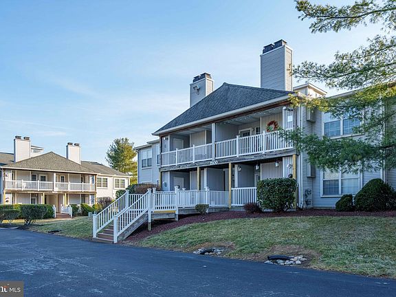 3rd image of 1502 Waters Edge Dr #83