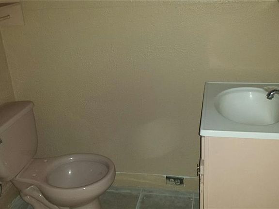 3rd image of 3218 E Missouri Ave