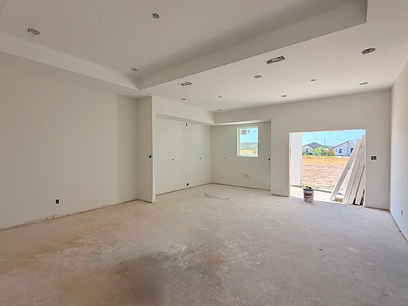 3rd image of 1605 Secretaria Ln