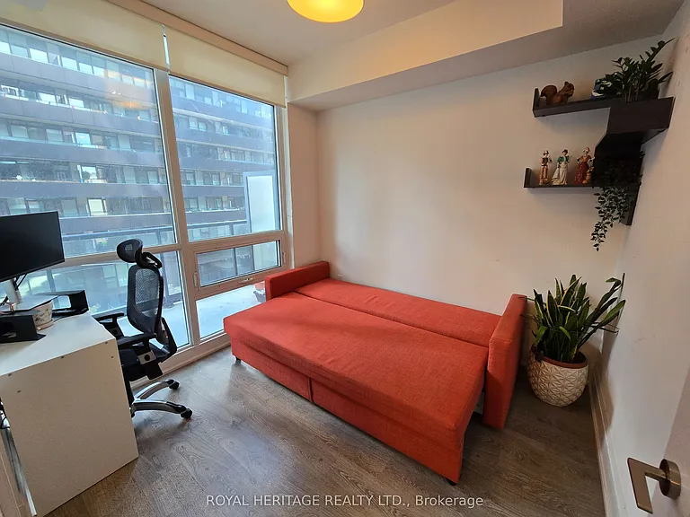 30 Roehampton Ave #403 — Photo 12