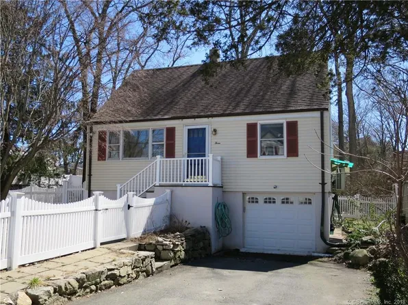 3 Holly St, Norwalk, CT 06851