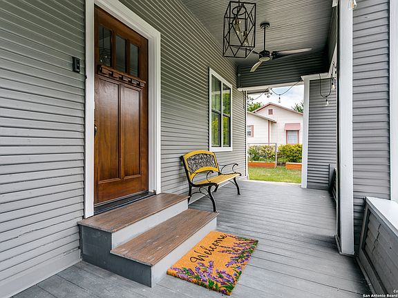 3rd image of 1109 W GRAMERCY PL
