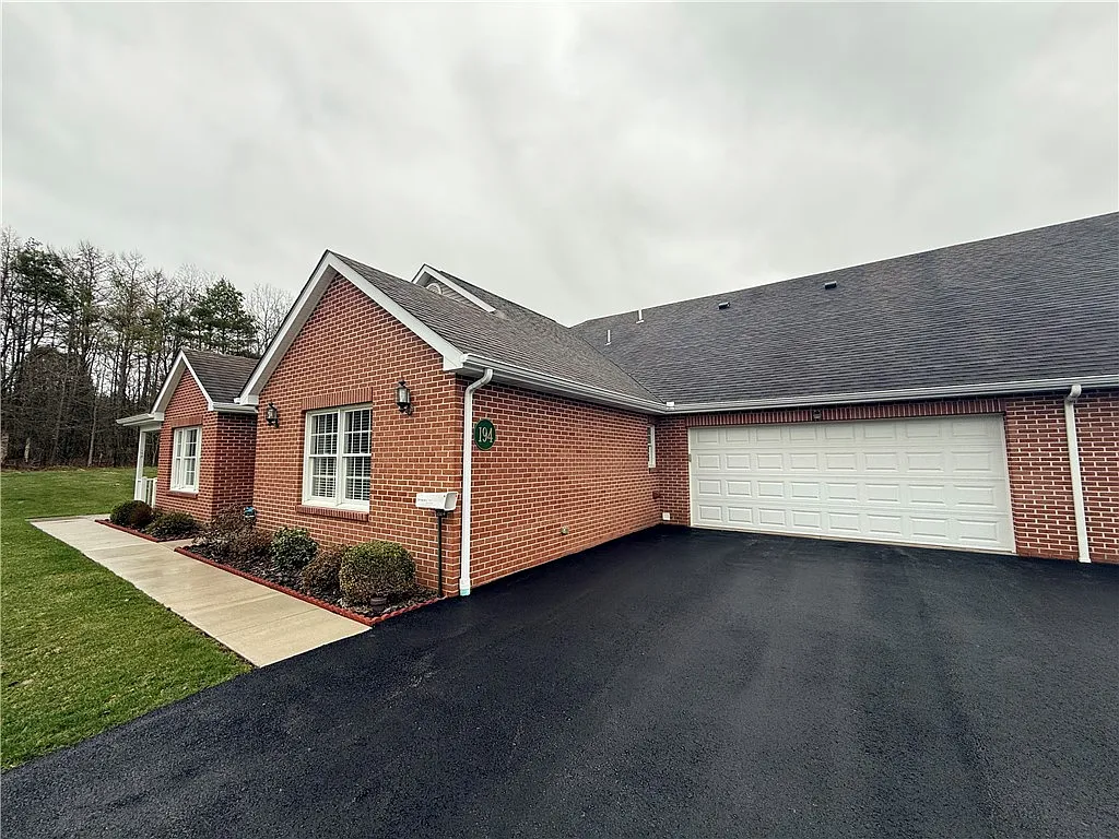 194 Woodhawk Ln photo 1