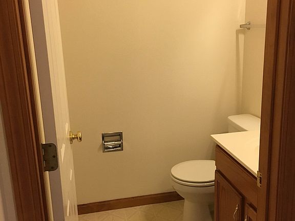 3rd image of 16 Peartree Ln #16