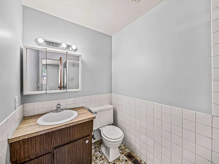 Heatherstone Apartments — Photo 3