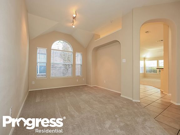 3rd image of 10821 Emerald Park Ln