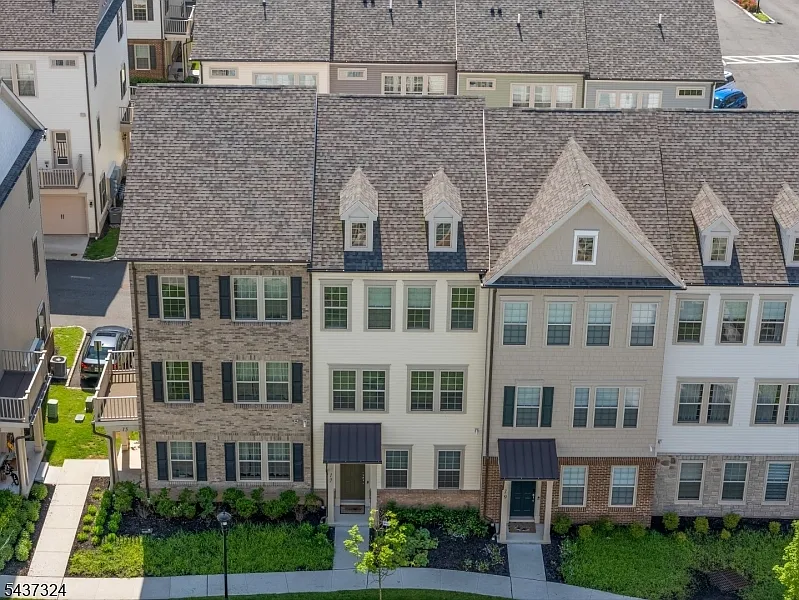 3 bed, 2.5 bath, $4,800 — Photo 4