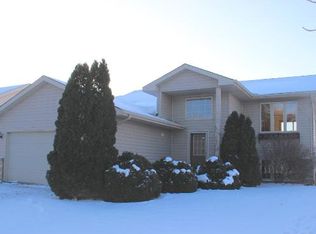 1441 McKnight Cir, Victoria, MN 55386