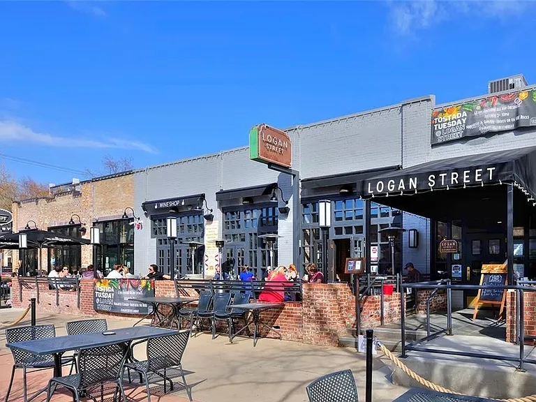 Walk to local dining spots!