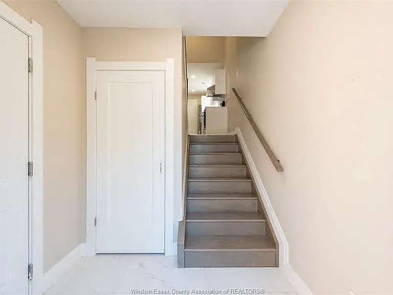 912 Hall Ave — Photo 2