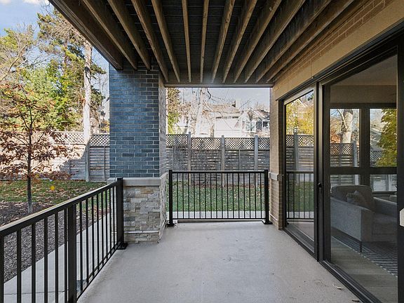 4th image of 222 Ferndale Rd S #108