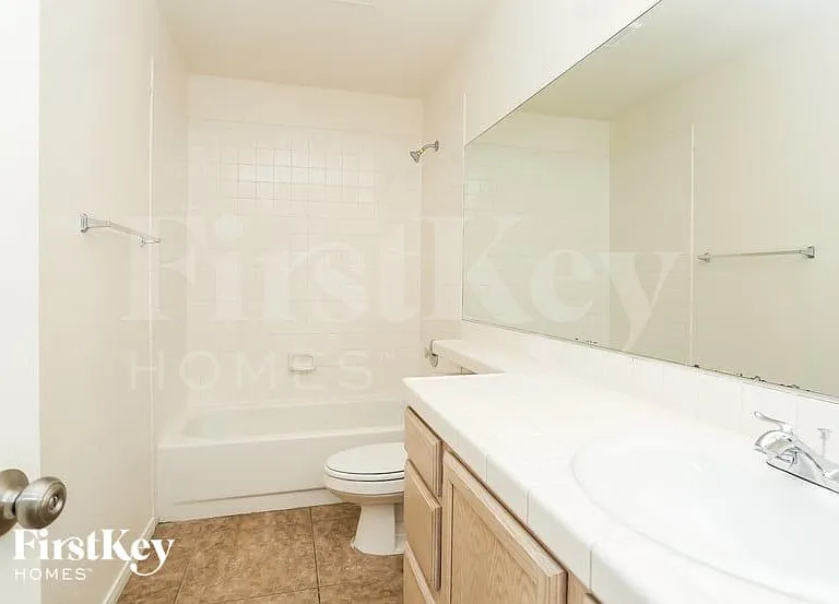 4333 Matinee Ave — Photo 14