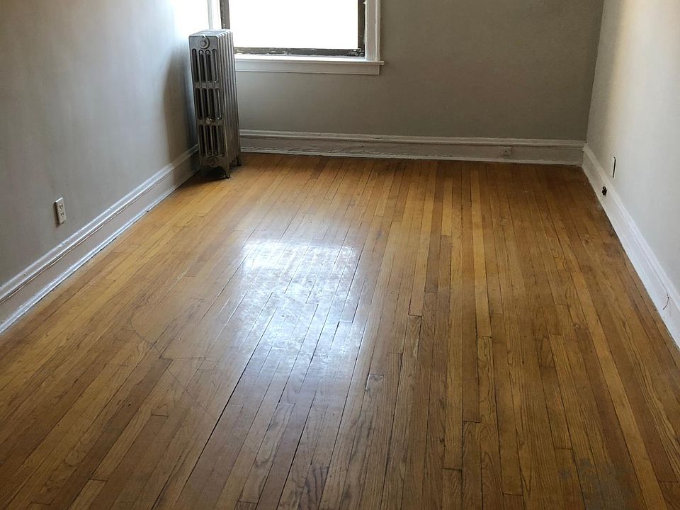 1st image of 6223 N Artesian Ave #1W