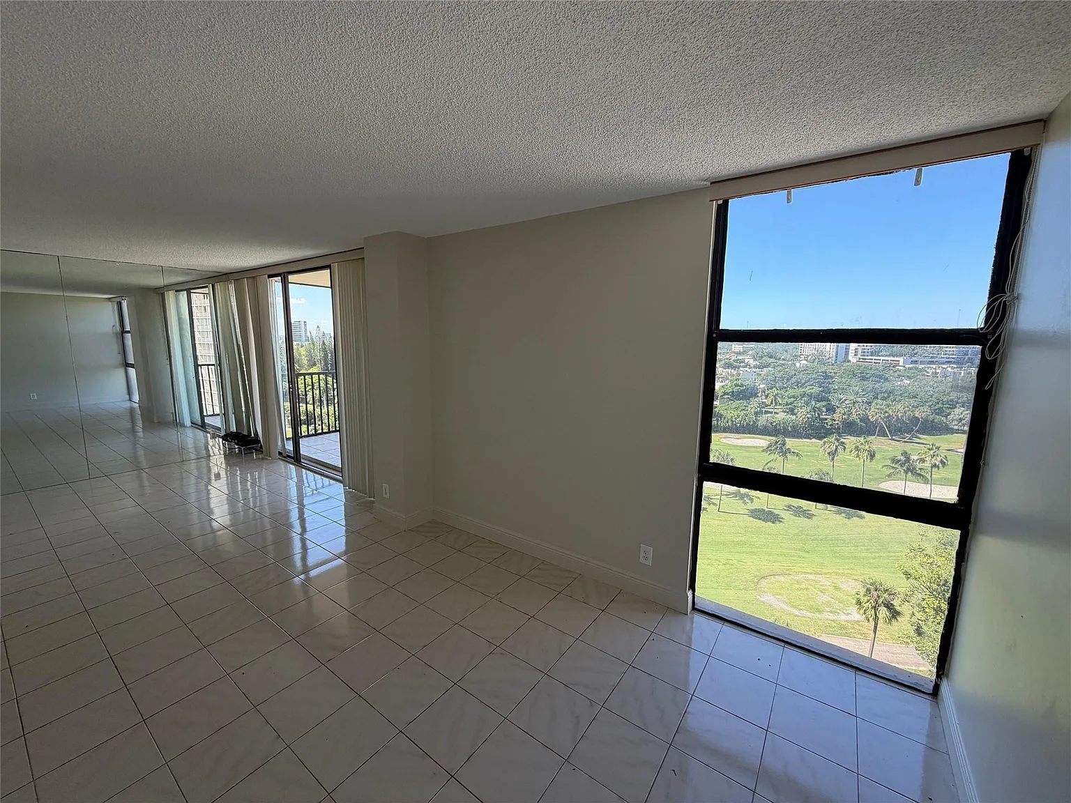 1 bed, 1.5 bath, 1038 sqft, $1,950 — Photo 3
