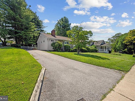 2nd image of 1917 Hillside Dr