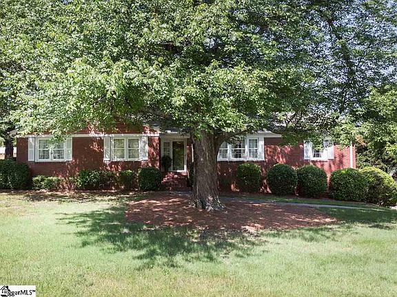 2nd image of 7 Briarwood Blvd