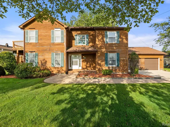 37509 Lakeville St, Harrison Township, MI 48045