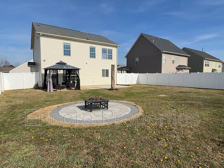912 Custom Oak Ln — Photo 16