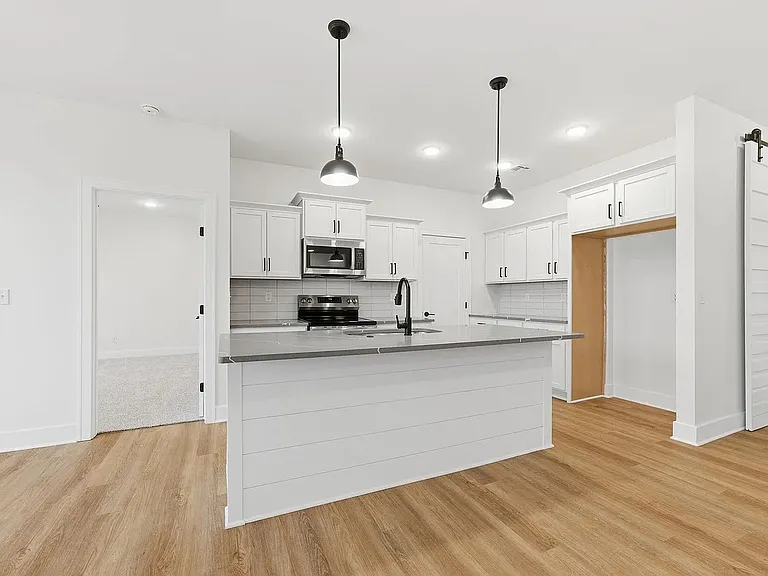 620 Elmwood St — Photo 5