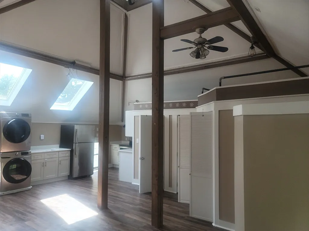 1 bed, 1.5 bath, 756 sqft, $1,800 — Photo 3