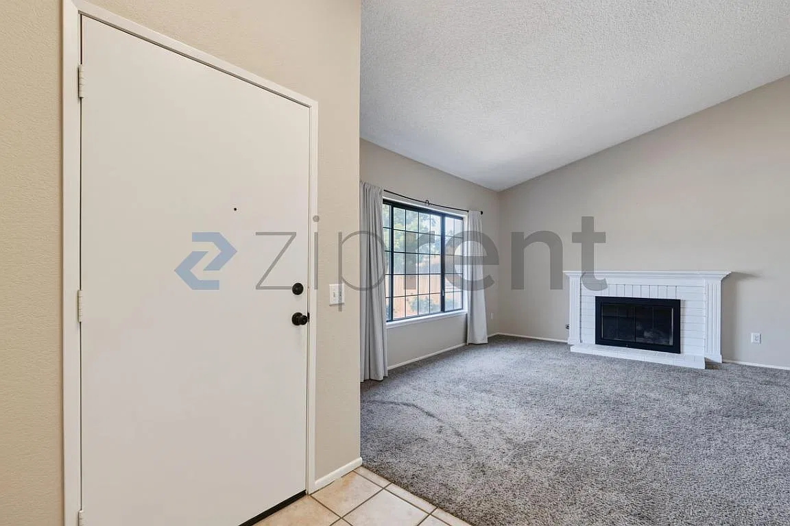 3 bed, 1293 sqft, $3,000 — Photo 4