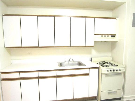 2nd image of 128 Macdougal St