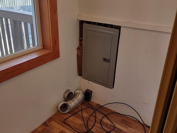 3rd image of 320 Elmwood St