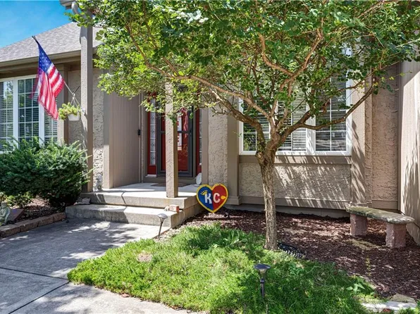 826 Trailway Dr, Raymore, MO 64083
