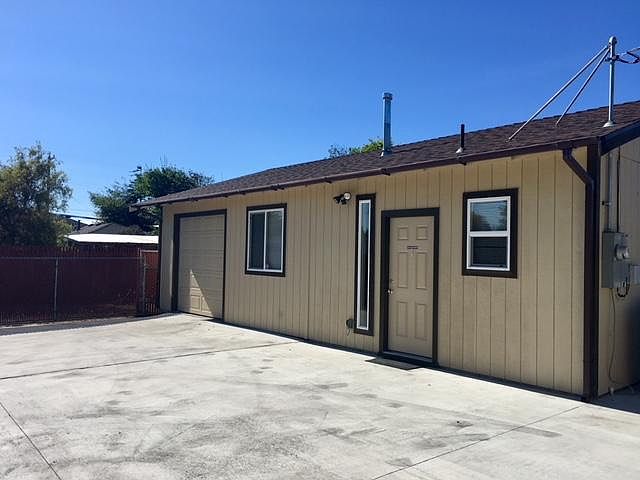 1st image of 3216 Summer St