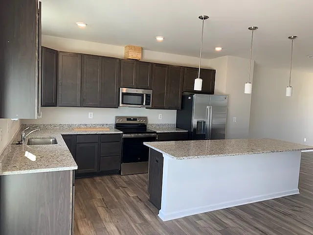 425 Seeback Dr — Photo 7