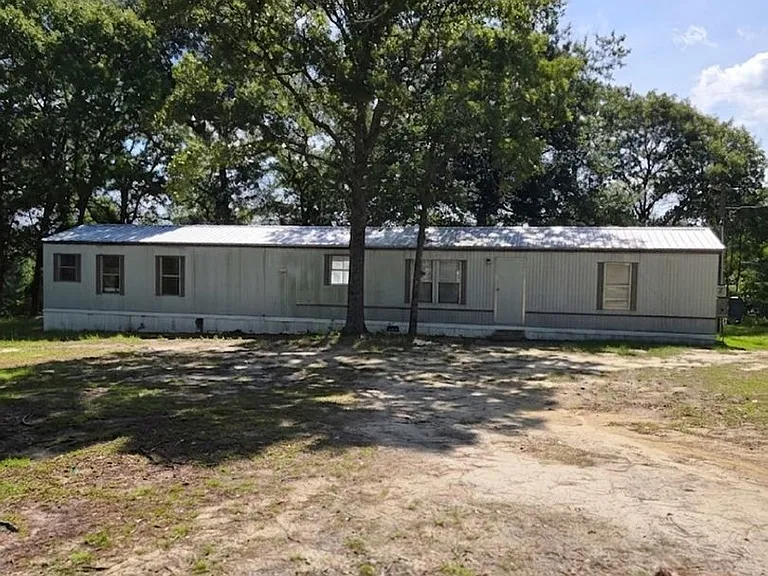 44 Corey Dr — Photo 2