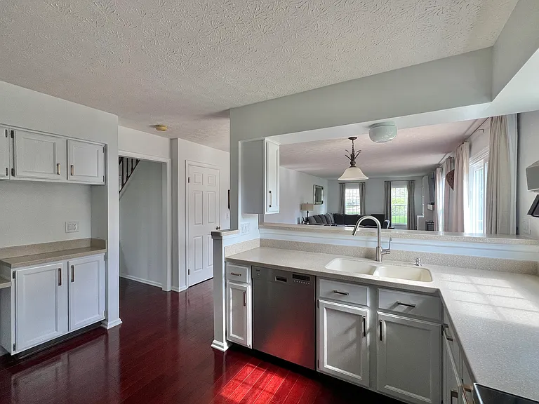 7025 Cavalry Ct — Photo 8