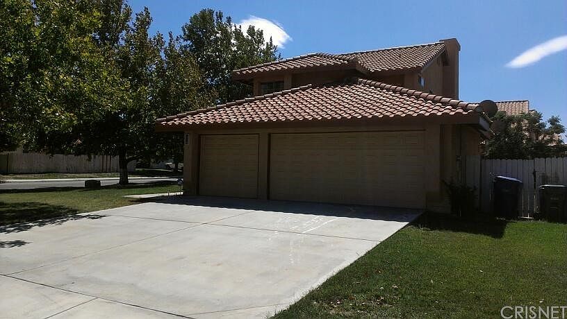 2nd image of 5718 Charlotte Pl