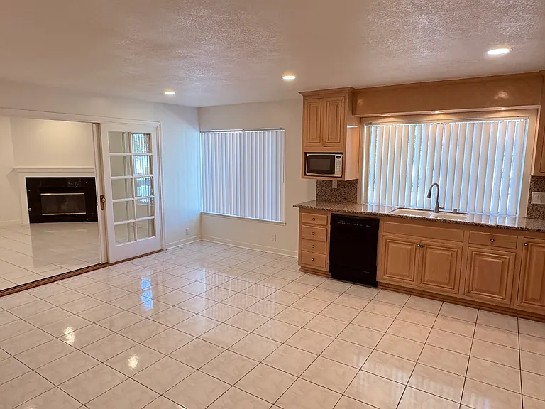 3922 Ash St — Photo 9