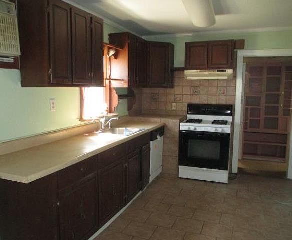 2nd image of 64 Oak Ave