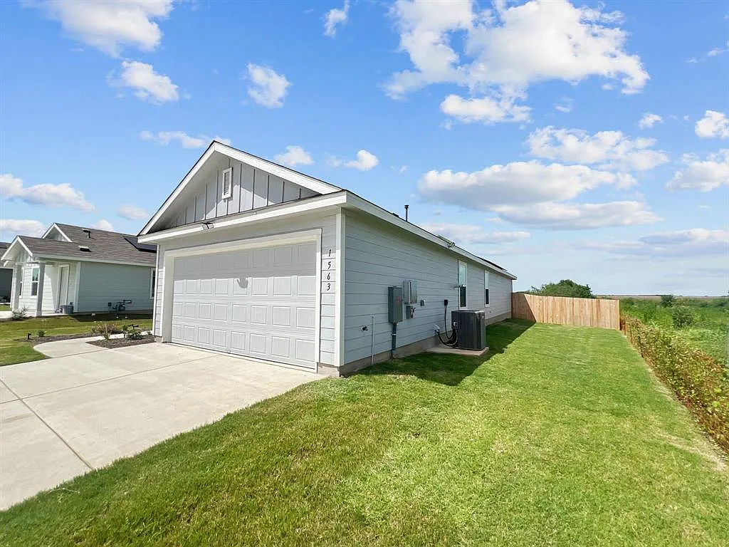 3 bed, 2.0 bath, 1402 sqft, $1,850 — Photo 4
