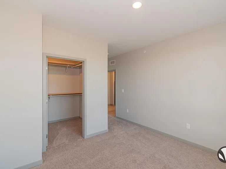Chateau at Yankee Hill Apartments — Photo 69