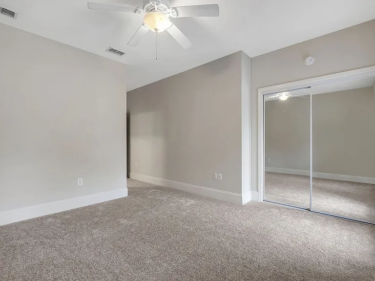 382 E Bradford Rd — Photo 20