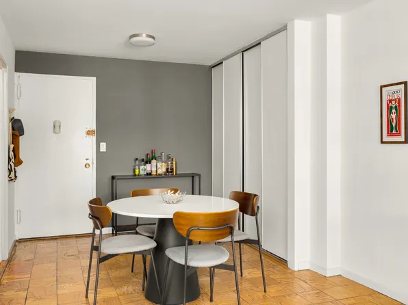 301 East 22nd Street image 4 of 5