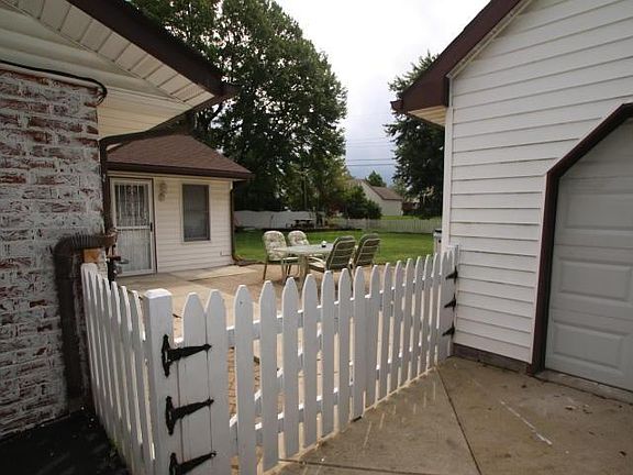 3rd image of 179 Oak Meadow Dr