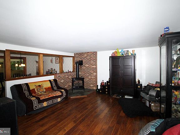 4th image of 2034 Sandtown Rd