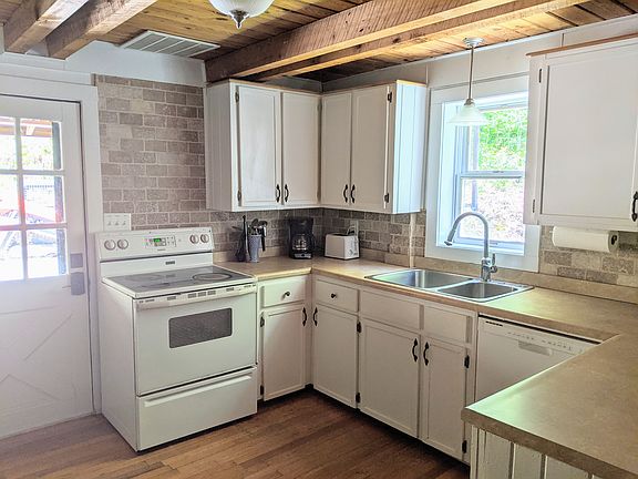 Kitchen includes a dishwasher