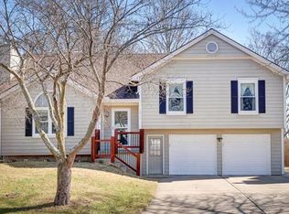 1517 NE Ivory Ln, Lees Summit, MO 64086