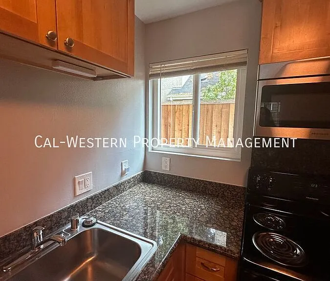 250 Palo Alto Ave #1 — Photo 32